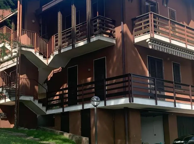 Green Apartment شقة Albavilla